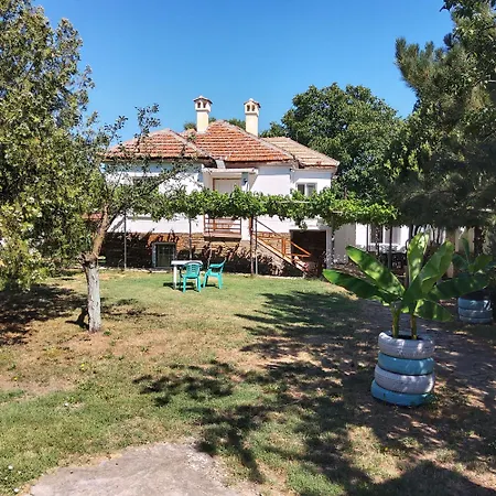 펜션 House Sleeps 6-garden-freeparking-bbq-patio-petsok *