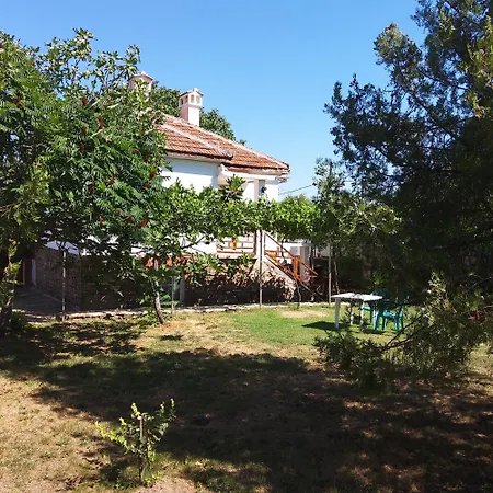 House Sleeps 6-garden-freeparking-bbq-patio-petsok 펜션 *
