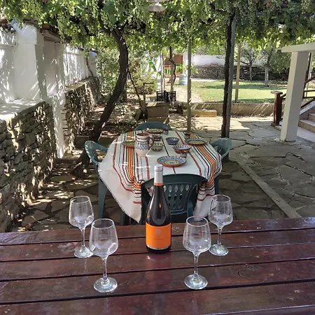 House Sleeps 6-garden-freeparking-bbq-patio-petsok * Ognen