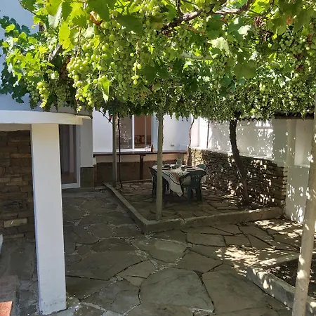 펜션 House Sleeps 6-garden-freeparking-bbq-patio-petsok Ognen
